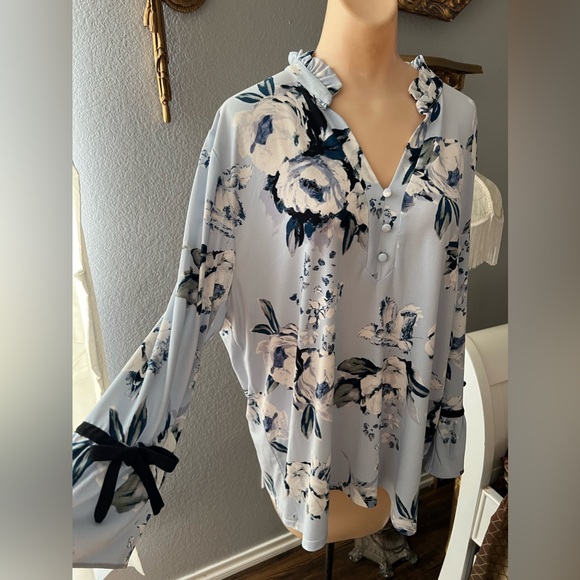 Karl Lagerfeld blouse - Picture 3 of 7